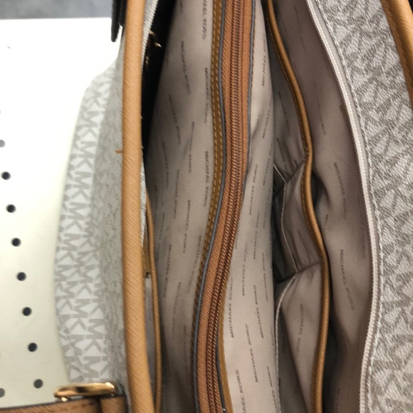 Purse - Picture 3 of 6